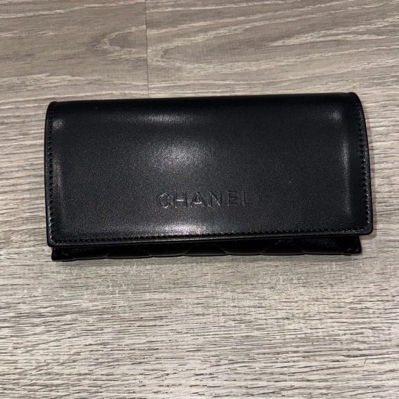 NEW AUTHENTIC CHANEL BLACK QUILTED MAGNETIC SUNGLASSES CASE - Picture 1 of 6
